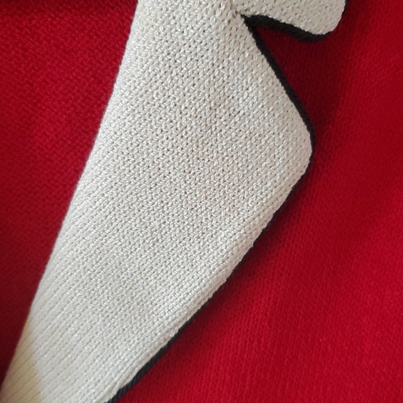 SOLD!!! ST. JOHN Red Jacket - Size 12 - Picture 5 of 9